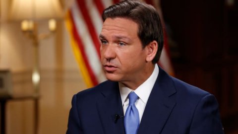 <b>DeSantis urges Bob Iger to drop Disney lawsuit, accept end of 'special privileges</b>