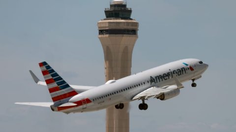 <b>American Airlines pilots approve labor deal with big raises</b>