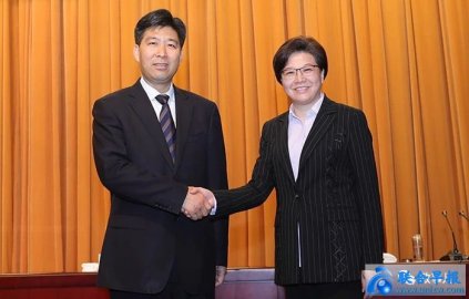 Han Liming, the only female secretary in Jiangsu, took a plaque with a plaque