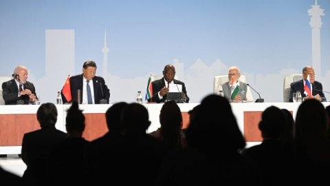 <b>BRICS invites 6 new members, including Saudi Arabia and Iran</b>