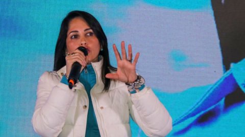 <b>Ecuador candidate backed by Correa will face banana heir in second round</b>