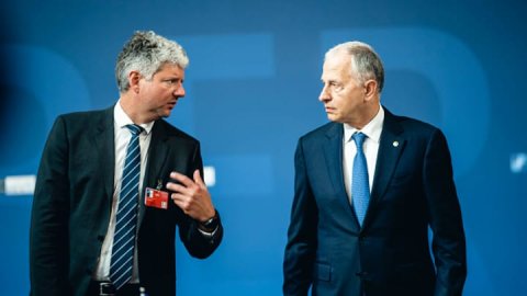 <b>NATO official dials back comment on Ukraine ceding land to gain membership </b>