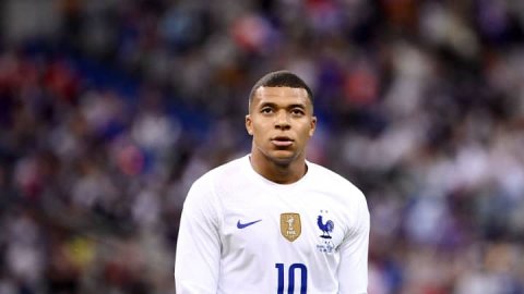 <b>Mbappé bid the latest in Saudi soccer spending spree</b>