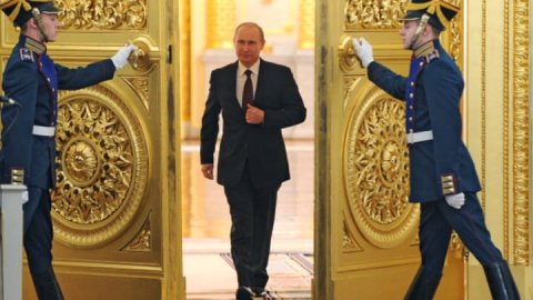 <b>Putin orders mercenaries pledge to Russia after Prigozhin's reported death</b>