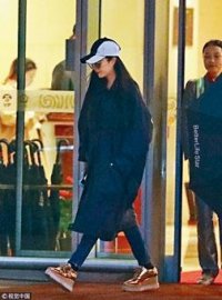 Fan Bingbing's first ＂after-tax＂ appearance at Beijing Airport