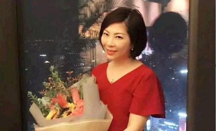 <b>Jiangsu Satellite TV hostess Deng Huang had an improper relationship with a leader</b>