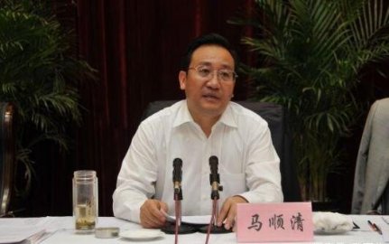 After serving as a member of the Standing Committee of the Tianjin Municipal Party Com