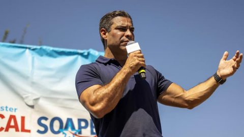 <b>Miami Mayor Francis Suarez suspends presidential campaign</b>