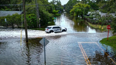 <b>Biden says he will visit Florida this weekend to survey Idalia damage</b>