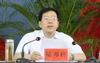 Lu Bangzhu, deputy mayor of ＂Living in Luxury Hotel＂