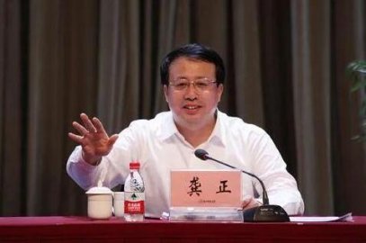 Gong Zheng was born in Shanghai's acting mayor is now a 60 -year -old customs sys