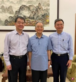 Lanzhou University leaders went to Beijing to visit Wen Jiabao