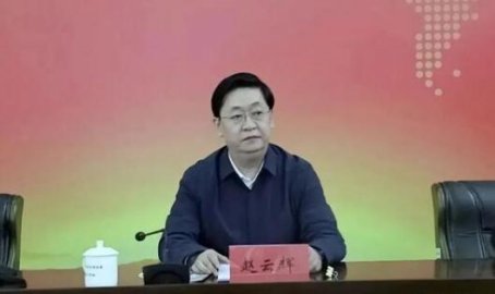 Zhao Yunhui was given gifts to relevant departments by ＂double opening＂ with public fu