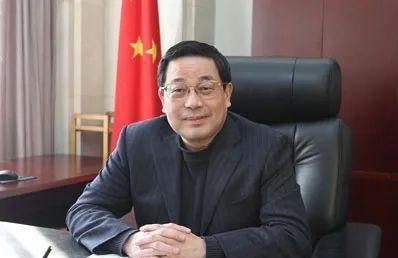 Li Zhong, who had entered the country with serious political issues and published book