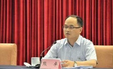 Xiong Zhuo, a 43 -year -old cadre, became a teacher after resigning