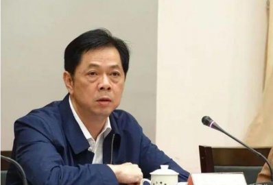 Huang Jianping, Secretary of the Municipal Party Committee, also collects money during