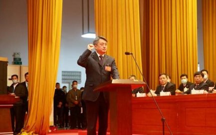 Wang Jun, the youngest ＂post -75＂ mayor in Guangxi, served as Hechi