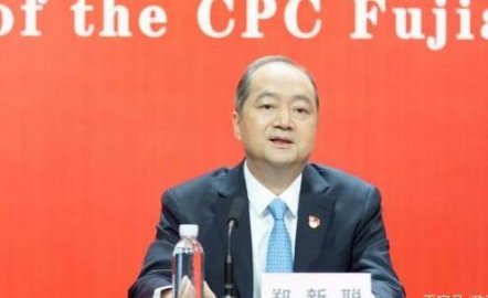 Zheng Xincong, member of the Standing Committee of the Fujian Provincial Party Committ