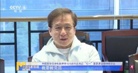 Jackie Chan claims to be a member of the Communist Party of China to be ridiculed by t