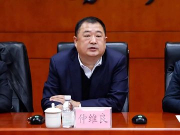 Zhong Weiliang, chairman of the Tourism Group, was dismissed after being removed from 