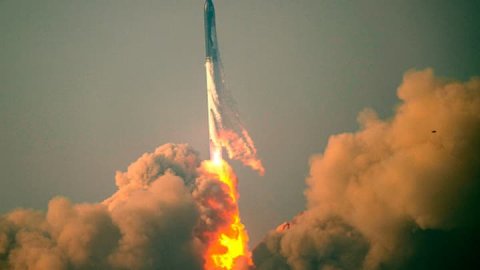 <b>FAA orders SpaceX to keep Starship grounded, take corrective action</b>