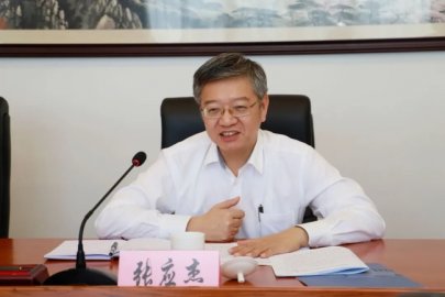 Hou Jianjun resigned as Zhang Yingjie as the dean of the High Court of Yunnan Province