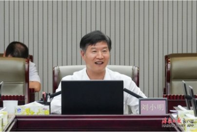 Liu Xiaoming served as the governor of Hainan Province to hold the first meeting