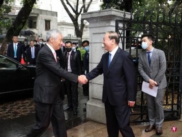 Seeing Huang Kunming Li Xianlong, Secretary of the Guangdong Provincial Party Committe