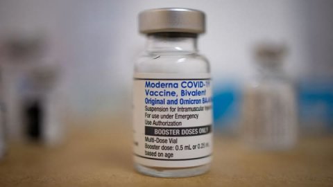 <b>CDC recommends updated Covid vaccines for ages 6 months and up</b>