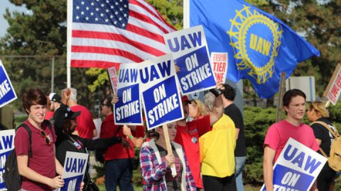 Wall Street sees potential upsides of UAW auto strikes