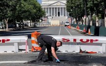 Driving and hitting Congress Building Blockbuilding American men died