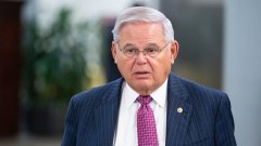 <b>Sen. Menendez defiant after second corruption indictment</b>