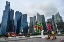 Society: Accurately ＂pricing＂ Singapore's big economic cake