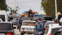 <b>Nagorno-Karabakh: Thousands flee as Armenia warns of ethnic cleansing</b>