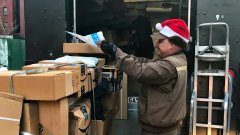 UPS to hire 100,000 holiday workers with Teamsters pay bump