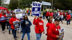 <b>UAW negotiations: Automakers grow frustrated as new deadline looms</b>