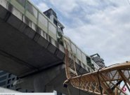 The Taichung MRT train was hit by a crane crane in the construction site.