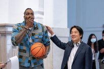 Howard and Lai Qingde made a promotional video calling Taiwan as a ＂country＂