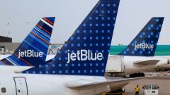 JetBlue raises flight attendant pay, union backs Spirit merger