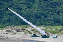 Nine -sheet sub -military soldiers flew through the Taiwan Strait Middle Line