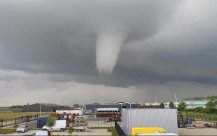 The rare tornado in the Netherlands invades at least one death at least 10 injuries