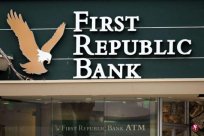 The closure of the first and banks that emphasize the stability of the banking system 