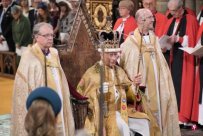 ＂Unquestionable King＂ Charles III completed the crowns