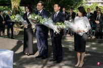 For the first time, the Korean and Japanese leaders donated flowers to the original ex