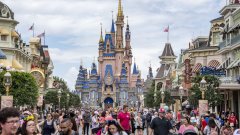 <b>Disney highlights theme park revenue growth</b>