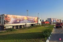 Humanitarian rescue materials trucks have begun to enter Gasha from the Egyptian trans