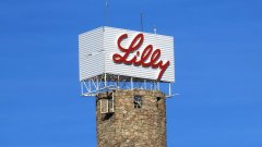 <b>FDA approves Eli Lilly drug tirzepatide for weight loss</b>