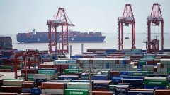 <b>China's annual exports drop for the first time in seven years</b>