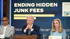 <b>Biden administration unveils proposed changes to big banks' overdraft fees</b>