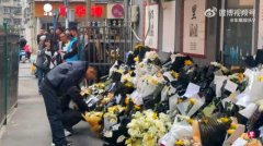 Chinese people go to Li Keqiang Hefei's former residence to offer flowers to mour